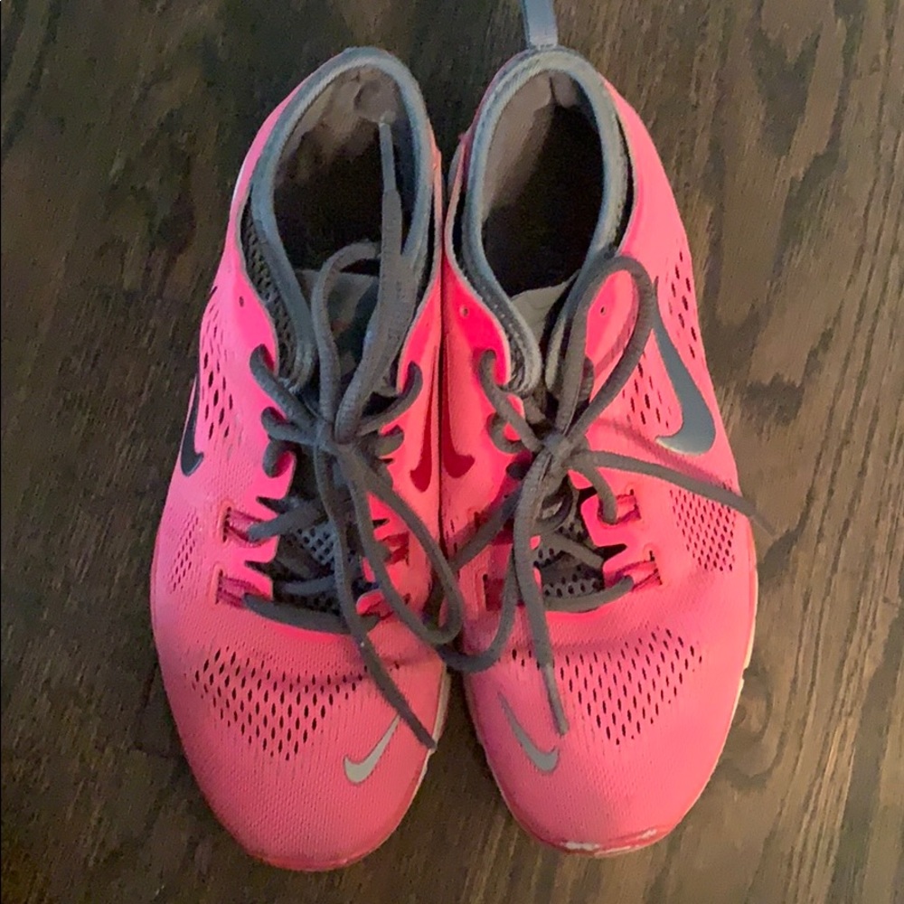 Nike free 5.0 women’s shoe neon pink size 6.0